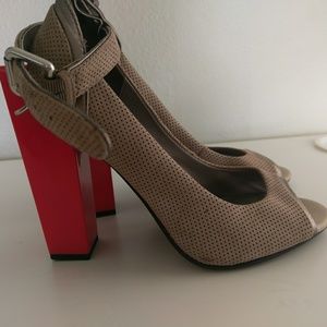 United nude heels